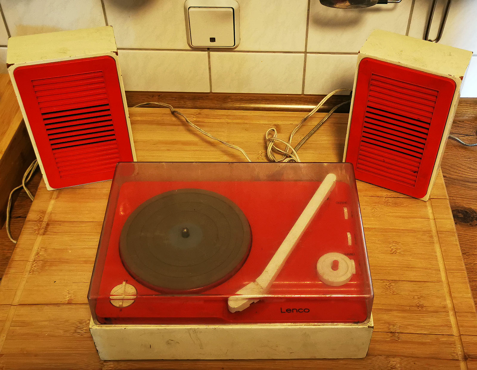 [Bild: lenco81101.jpg]