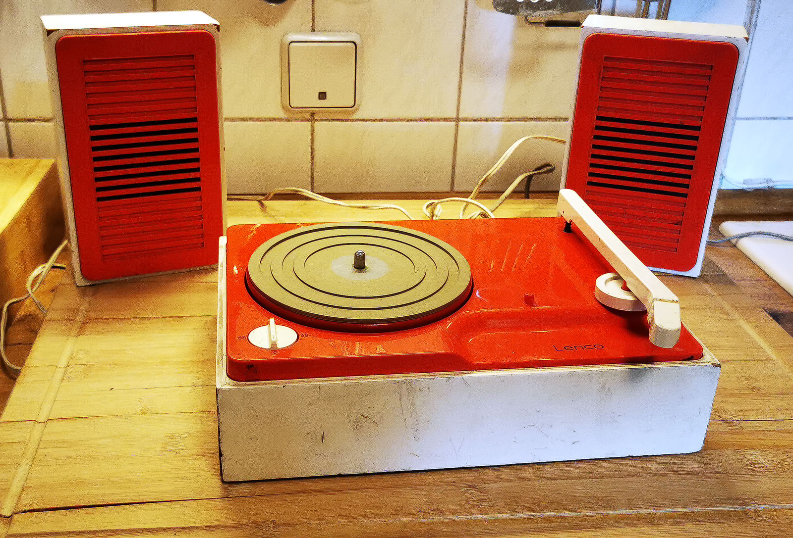 [Bild: lenco81102.jpg]